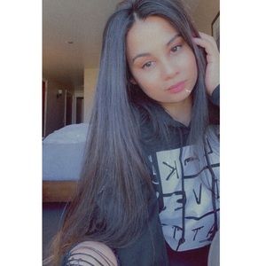 Meet your Posher, Kamelia